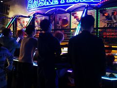 -世代星球·保龄球·镭战真人CS·团建(杨浦店)