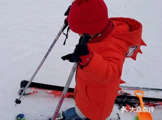 滑雪运动对于孩子来说是一个超棒的体验。