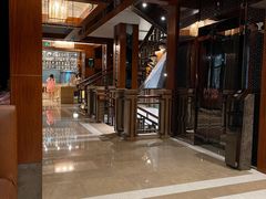 -浅深休闲酒店-停车场