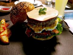 -HIGH FIVE哈福手工汉堡(桂林路店)