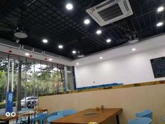 大堂-老何家后安粉·糟粕醋海鲜火锅(三亚湾椰梦长廊店)