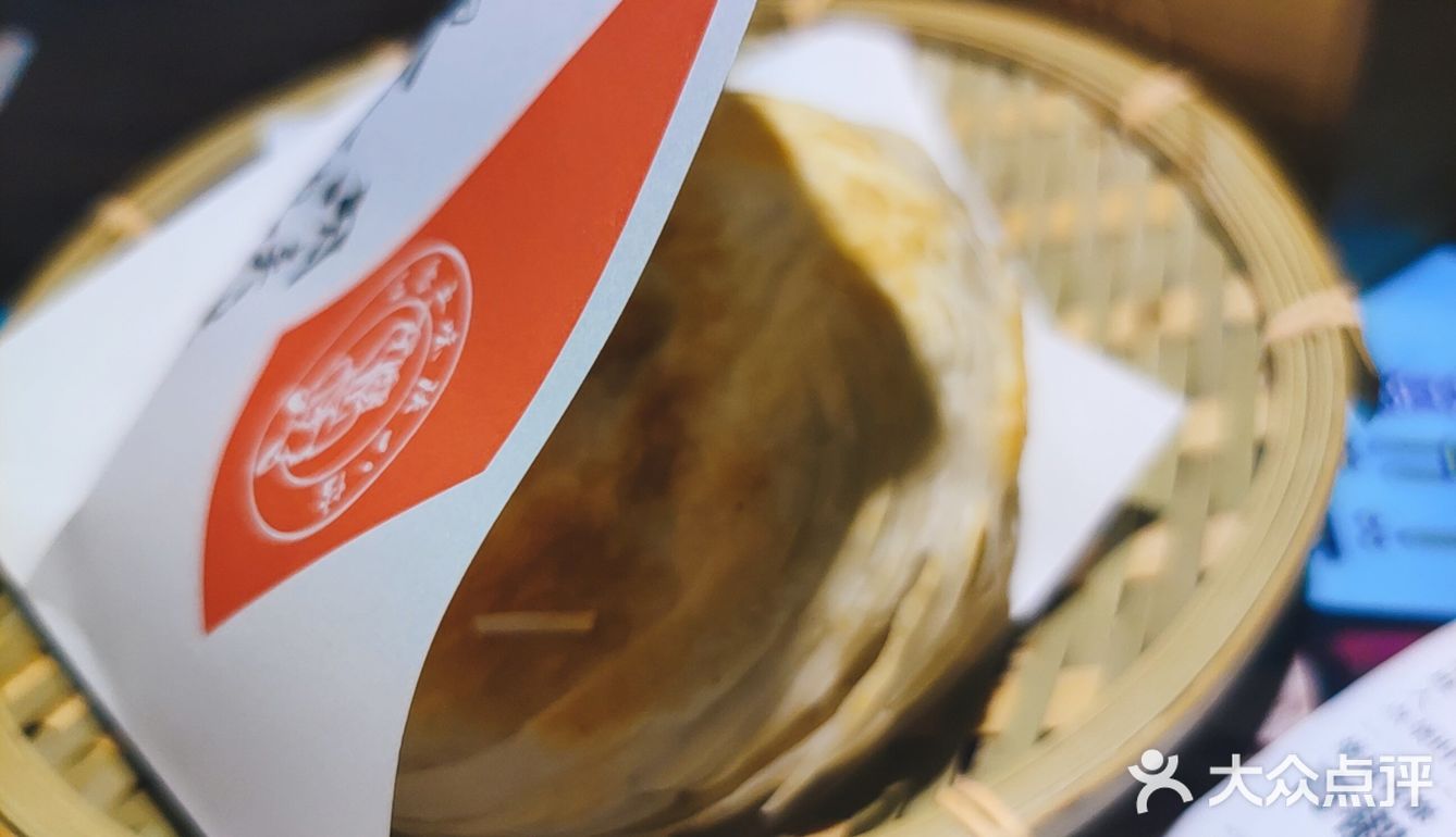 里边又有韧劲 口感刚刚好 口味也适中 肉夹馍是酥脆饼皮