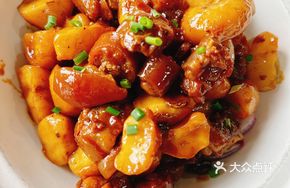 Braised Pig Tail with Water Chestnuts