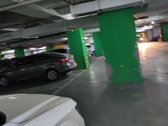 -丽丰购物中心·停车场