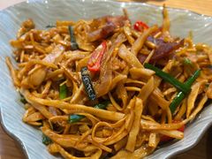 腊肉炒烟笋-隅乐胡椒虾·台湾菜·团建(皇岗店)