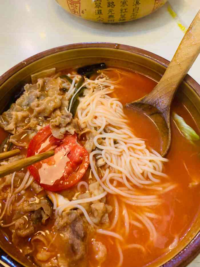 麻姑传奇火锅米线-"香樟苑里的店铺.小小的.暑假晚上.