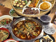 -爆炸头阿姨小四川正宗川味小吃(无任何分店)