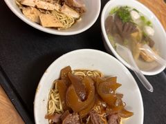 -松树干拌面店