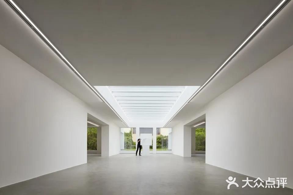 纯白艺术空间 - Miroslav Kubík画廊