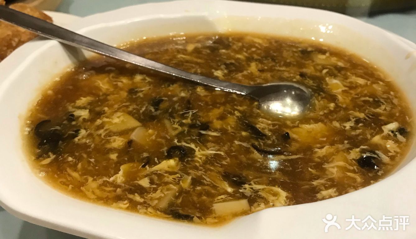 菜品价格合适 有包间 环境很好 菜单也有英文