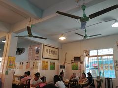 大堂-华哥新鲜猪精品美食