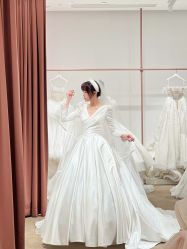 -派丽莫Pellimo原创设计婚纱品牌