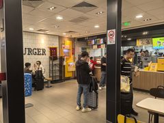 -麦当劳(上海虹桥站30B检票口楼上)