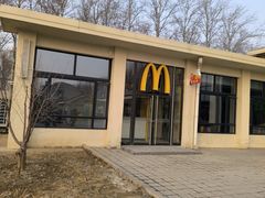 -窦店服务区-停车场