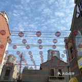 地铁12号线南京西路站出来就是