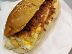 招牌咸牛肉芝士猪仔包-华嫂冰室(尖沙咀店)
