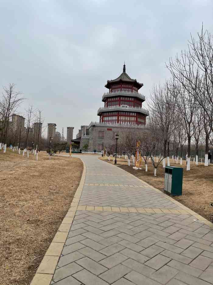 西局玉璞园-"在家门口的宝藏公园!刷家小区的门禁卡进入.