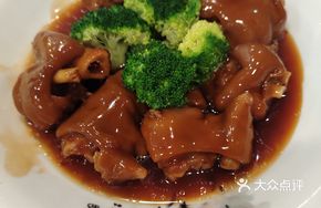 Braised Pork Trotter in Abalone Sauce
