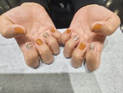 -进巍美甲美睫
