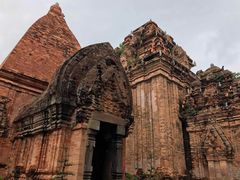 景点-婆萨努占婆塔