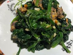 菠菜拌蛤肉-四合院海鲜小厨(旱西关店)