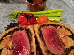 惠灵顿牛排-弦月窗LUNETTE BY AMANDA(复兴路店)