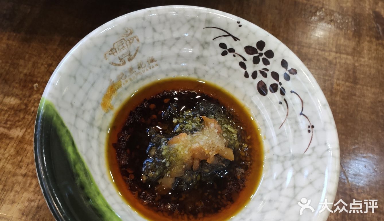 才发现开的新店就在沃尔玛超市入口旁边