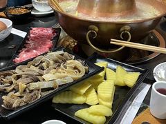 -果松木炭酸菜铜火锅·外婆参鸡汤