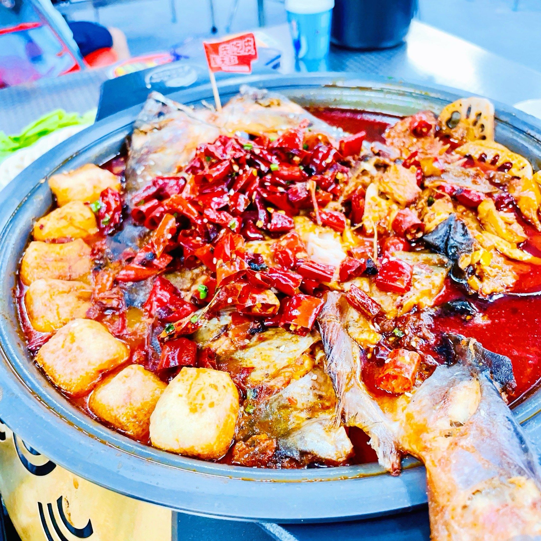 快来霸王·瓦缸脆皮烤鱼,一起享受美食的乐趣吧