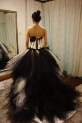 黑天鹅W1010 背面-LANYI COUTURE高级婚纱礼服改衣店
