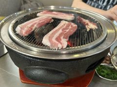 -围炉肉舍•炭烤活鳗•丹东海鲜烤肉(步行街店)