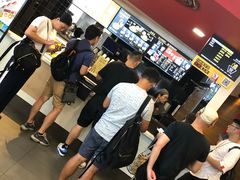 等位区-麦当劳(四川北路店)