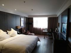 -武汉光谷广场杨家湾地铁站怡程酒店