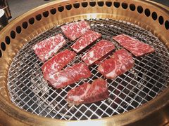 -铭牛烧肉·和牛海鲜自助(高新月牙湖店)