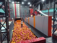 -极限PLAY运动娱乐新世界·团建派对潮玩休闲馆·室内蹦极高空游乐园