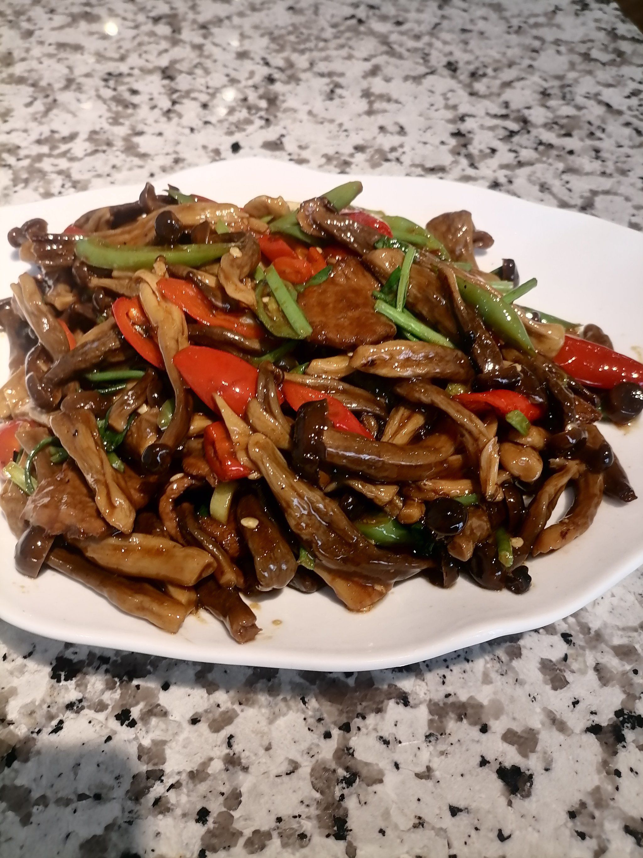 鹿茸菌爆炒鹿肉