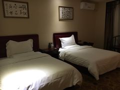 -西安大雁塔科技大学地铁站亚朵酒店