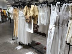 -URBAN REVIVO(高德置地广场·春广场店)