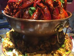 霸道龙虾拿下蛙-沪小二炭火蛙锅(淮海中路美食不夜城店)