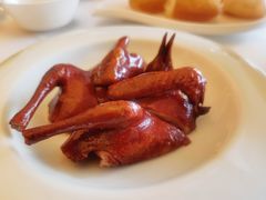 玻璃皮润烧乳鸽-北京厨房(西安SKP店)
