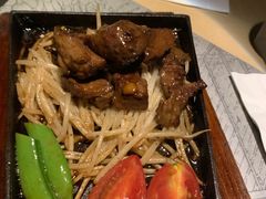 -穹六人间 people 6(岳阳路店)