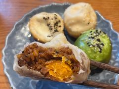 蛋黄芝士纸皮烧麦-鑫震源·苏式大虾生煎(山塘街店)