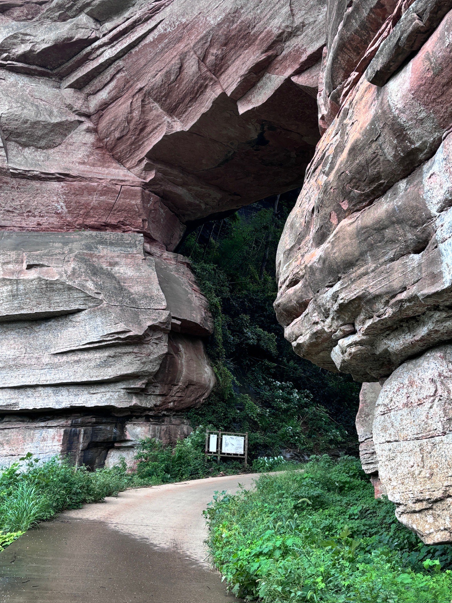 四川天台山石门图片