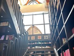 -钟书阁(松江泰晤士小镇店)