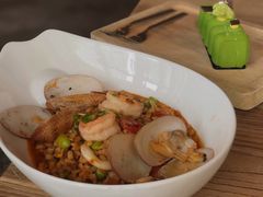 特色海鲜汤烩麦饭-Common Table · Brunch & Coffee
