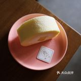 和朋友小坐聊聊天或者一个人带本书看看