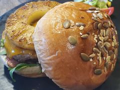 -HIGH FIVE哈福手工汉堡(桂林路店)