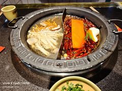 -宽板凳老灶火锅(台湾街店)