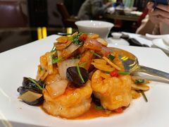 黑蒜大千爆虾球-北京四季酒店·采逸轩