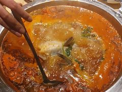 -野山舂·贵州现舂酸汤火锅(鸿通城店)